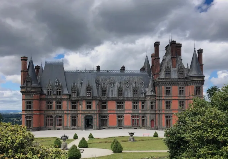 Canal Nantes à Brest, Château de Trévarez