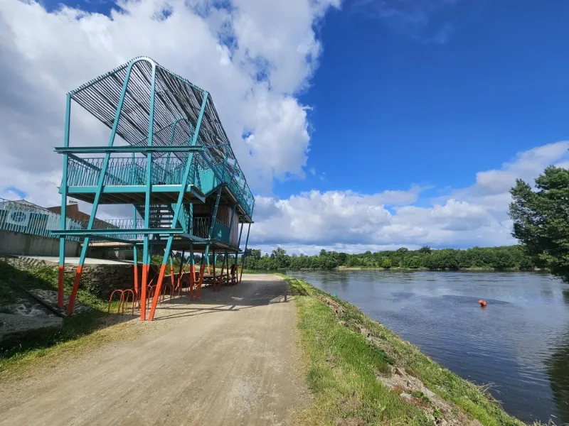 Structure artistique en bord Loire